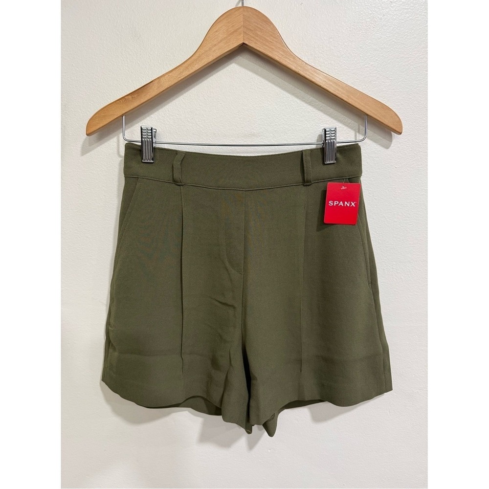 NWT SPANX Women's SPANX Carefree Crepe Trouser Short Size S 20913R